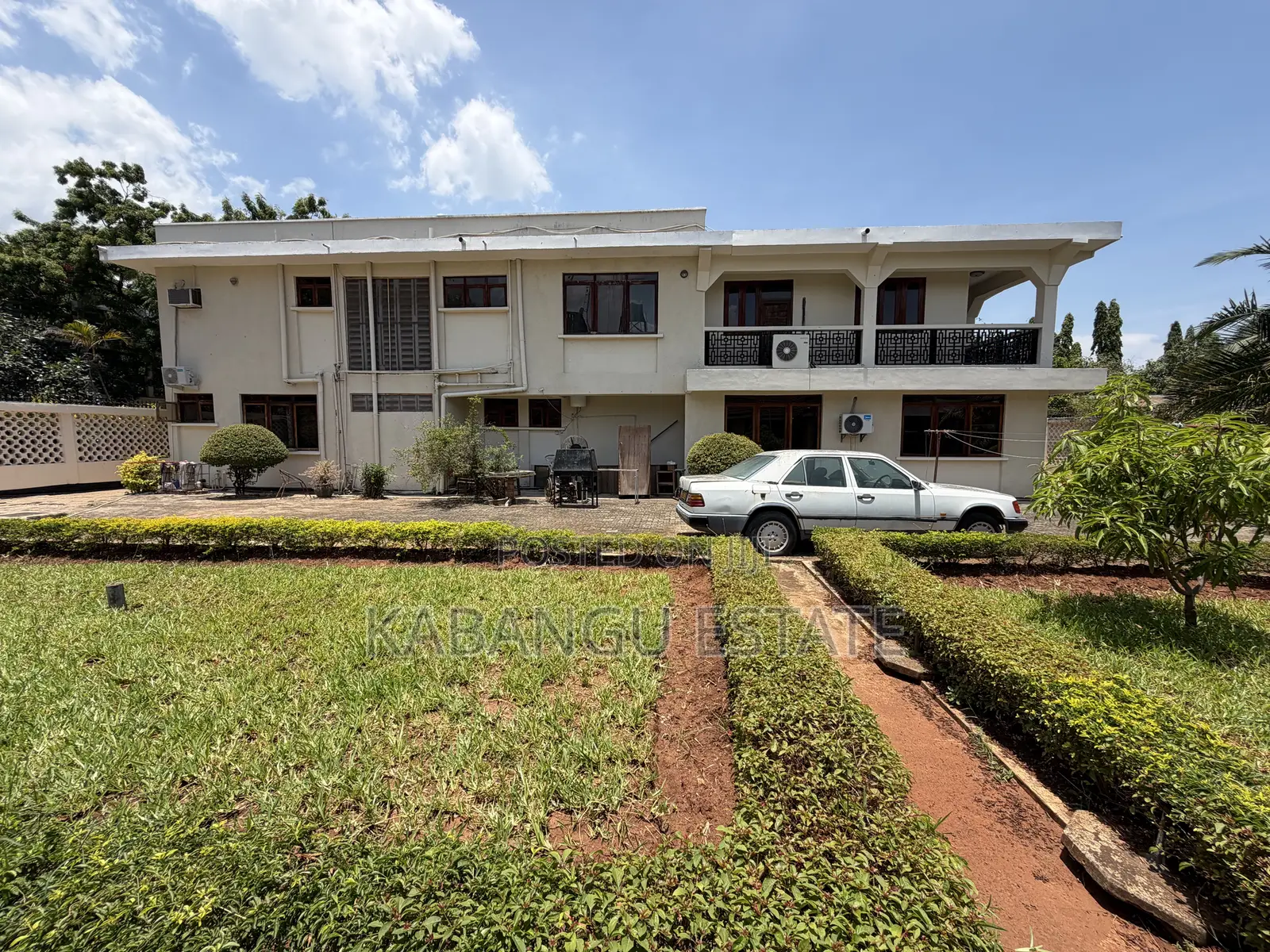 11bdrm House in Mikocheni for rent