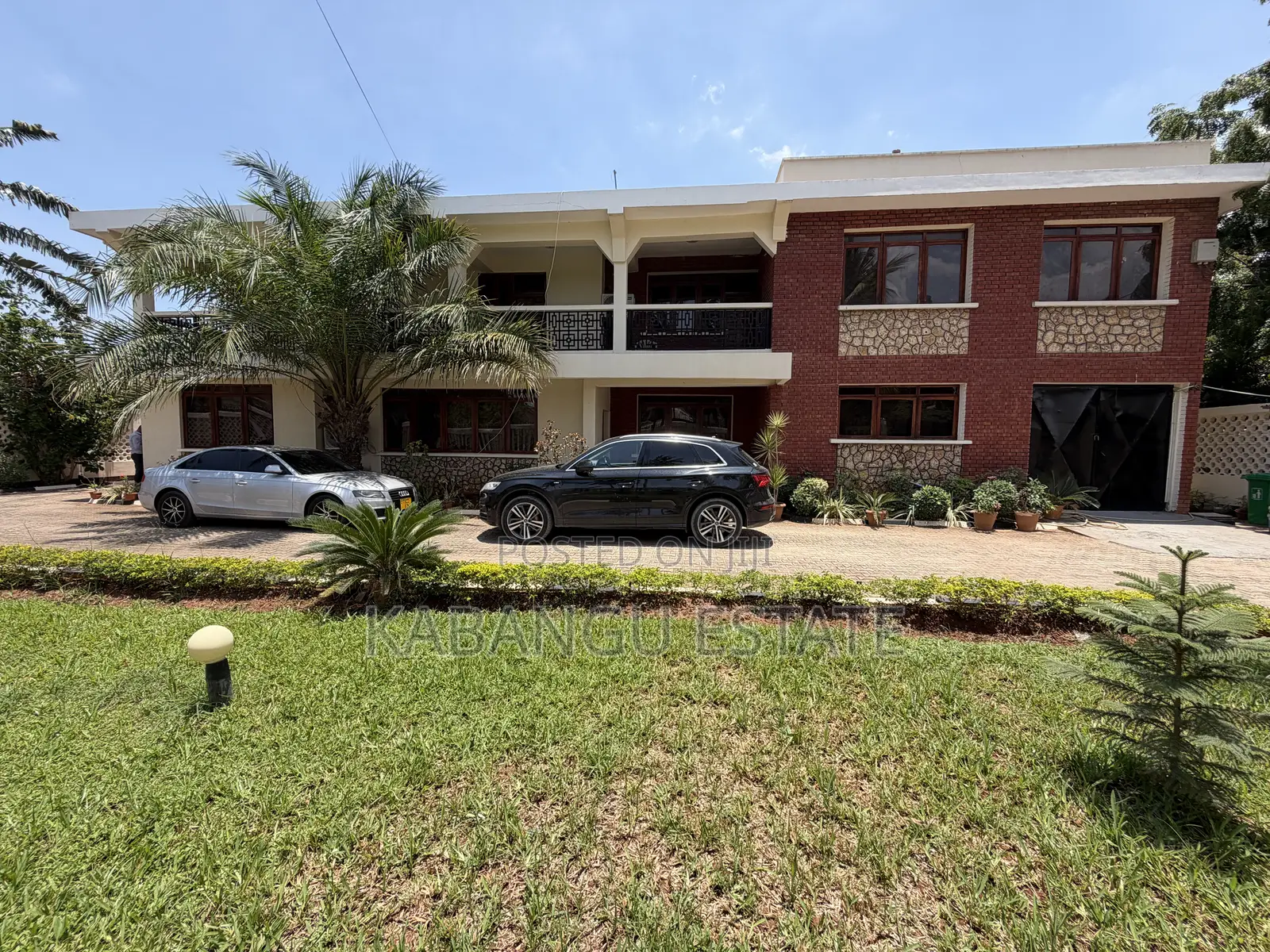 11bdrm House in Mikocheni for rent