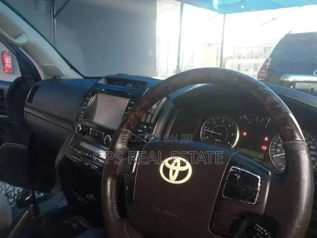 Toyota Land Cruiser 2014 4.5 V8 GX-R Silver