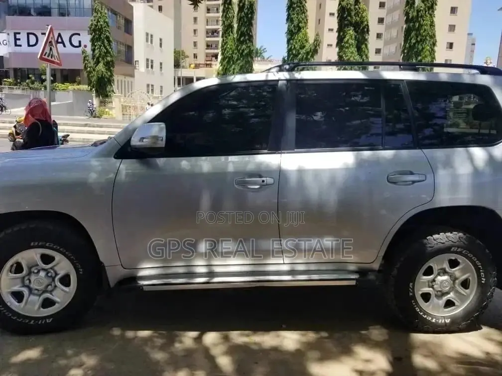 Toyota Land Cruiser 2014 4.5 V8 GX-R Silver