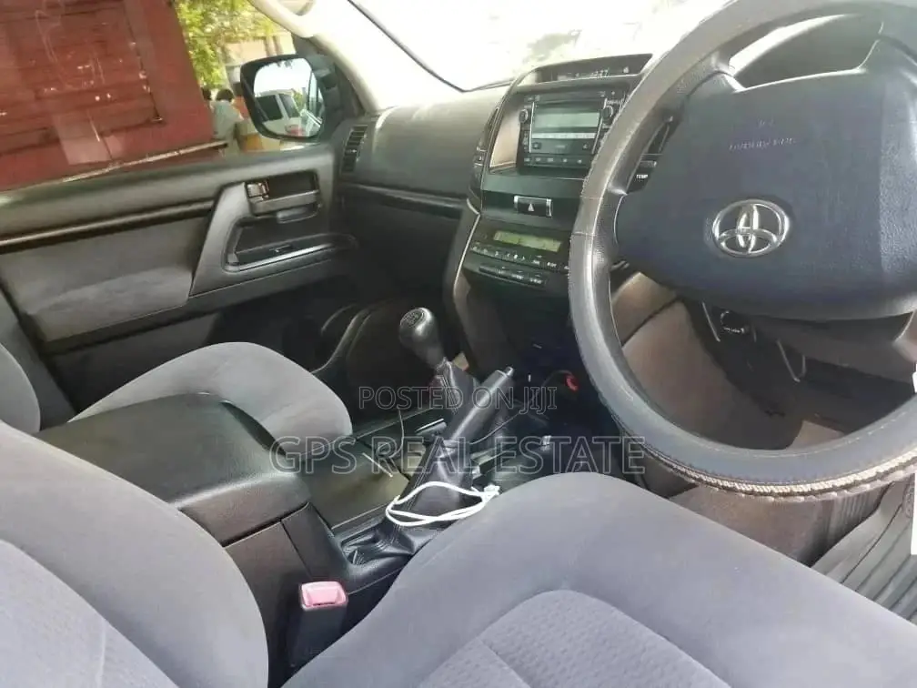Toyota Land Cruiser 2014 4.5 V8 GX-R Silver