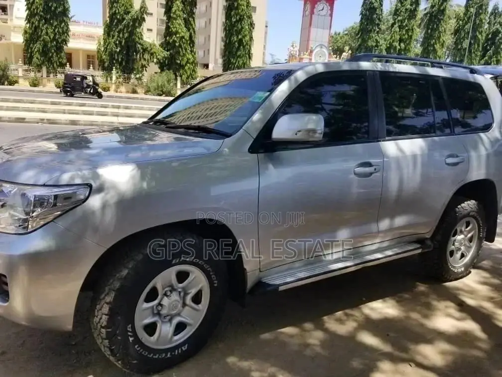 Toyota Land Cruiser 2014 4.5 V8 GX-R Silver
