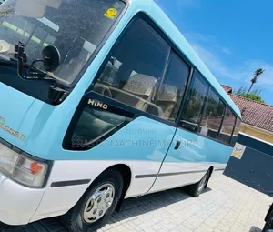 Toyota Coaster 2000 Orange