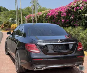 Mercedes-Benz E220 2017 Black