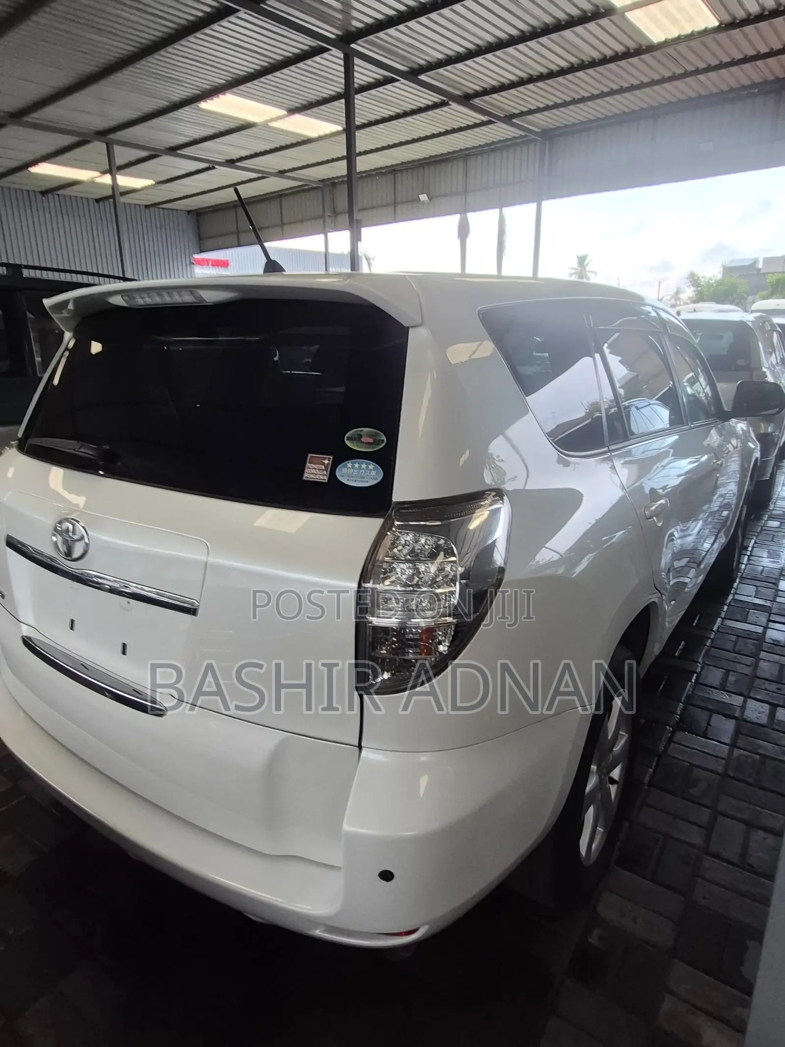 Toyota Vanguard 2009 White