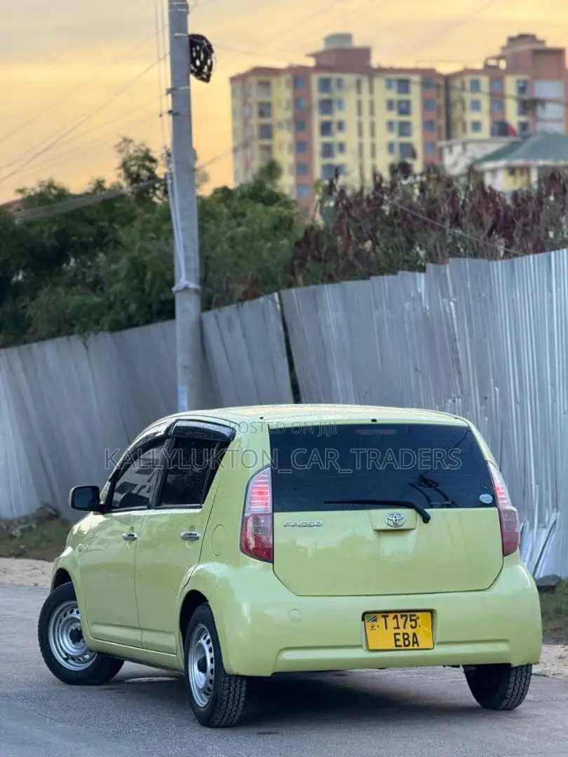 Toyota Passo 2008 Yellow