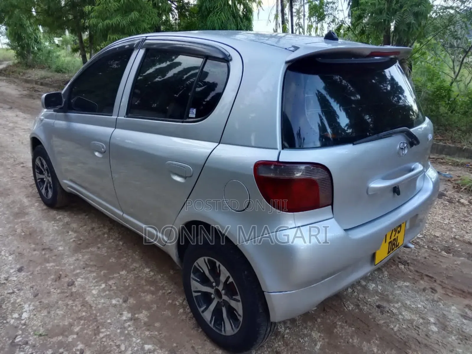 Toyota Vitz 2001 Silver