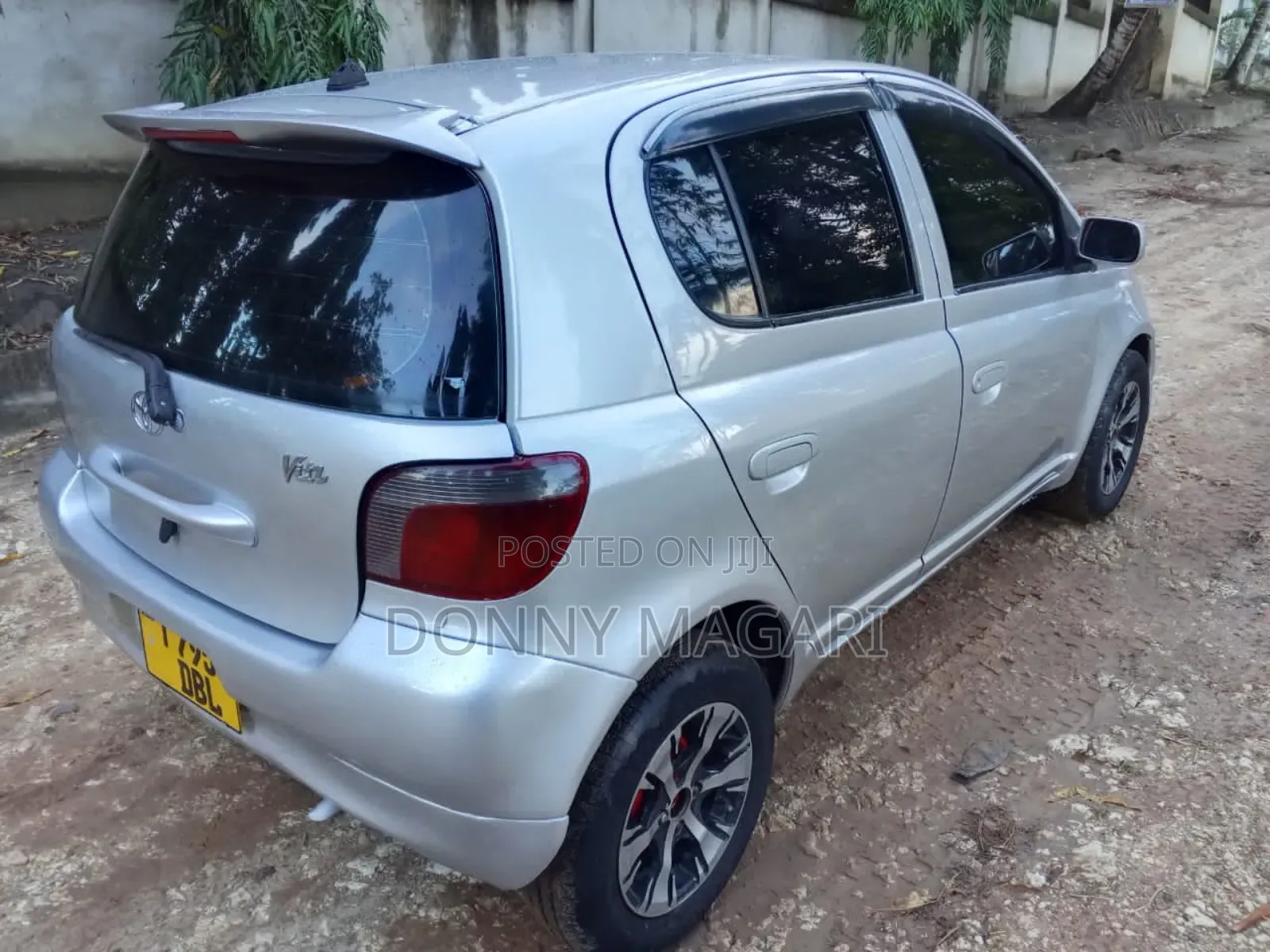 Toyota Vitz 2001 Silver