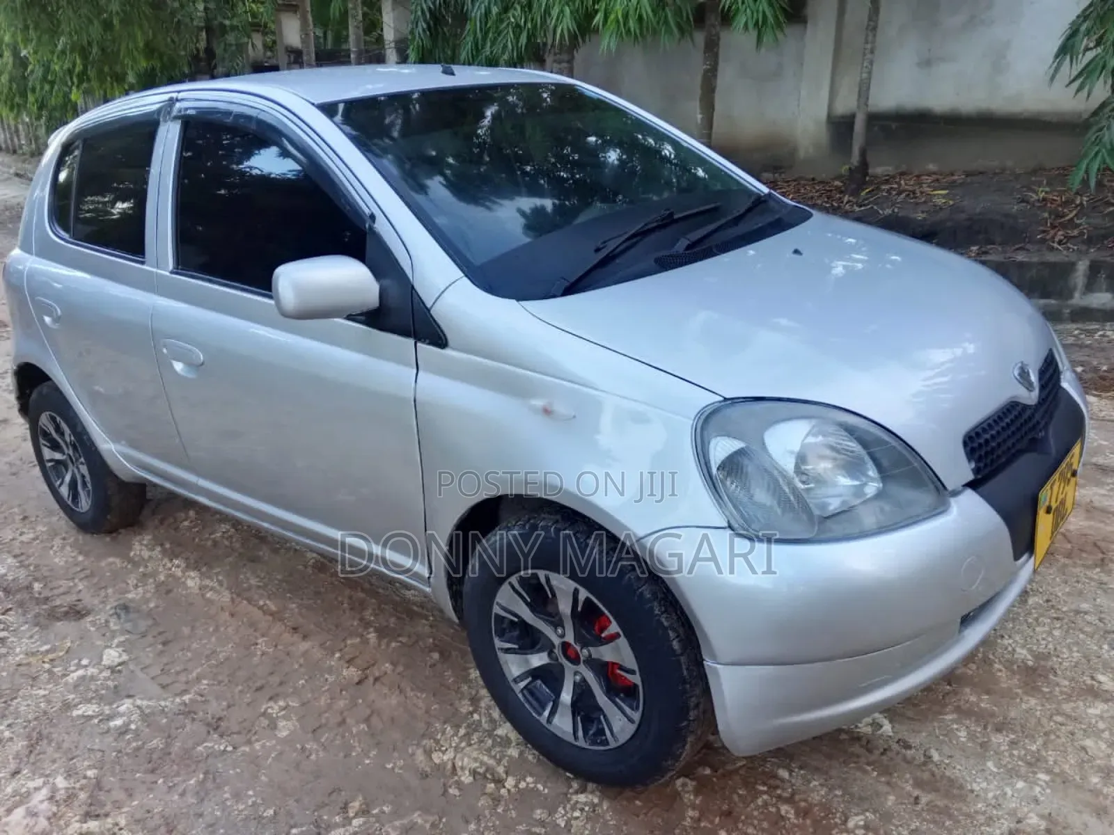 Toyota Vitz 2001 Silver