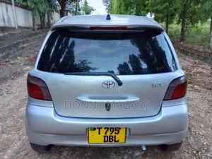 Toyota Vitz 2001 Silver