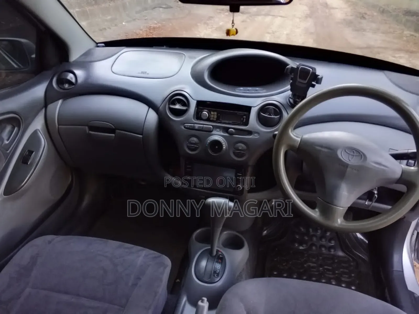 Toyota Vitz 2001 Silver