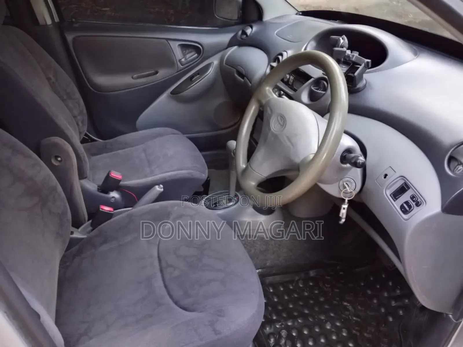 Toyota Vitz 2001 Silver