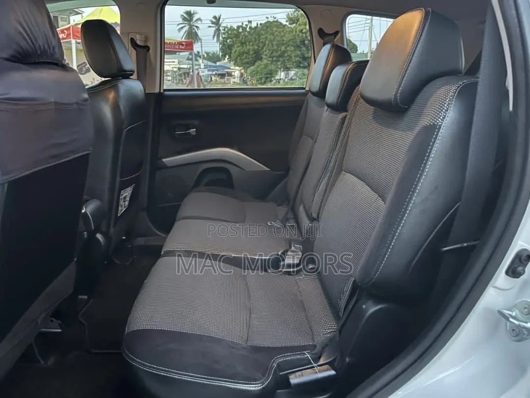 Mitsubishi Outlander 2010 White