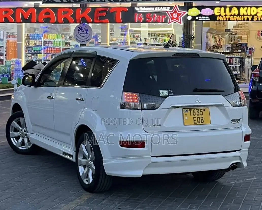 Mitsubishi Outlander 2010 White