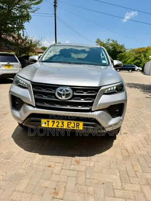 Toyota Fortuner 2021 Silver