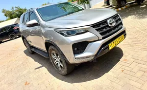Toyota Fortuner 2021 Silver