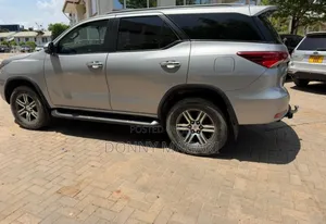 Toyota Fortuner 2021 Silver