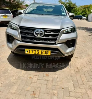 Toyota Fortuner 2021 Silver