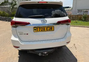 Toyota Fortuner 2.4 D AWD 2017 White