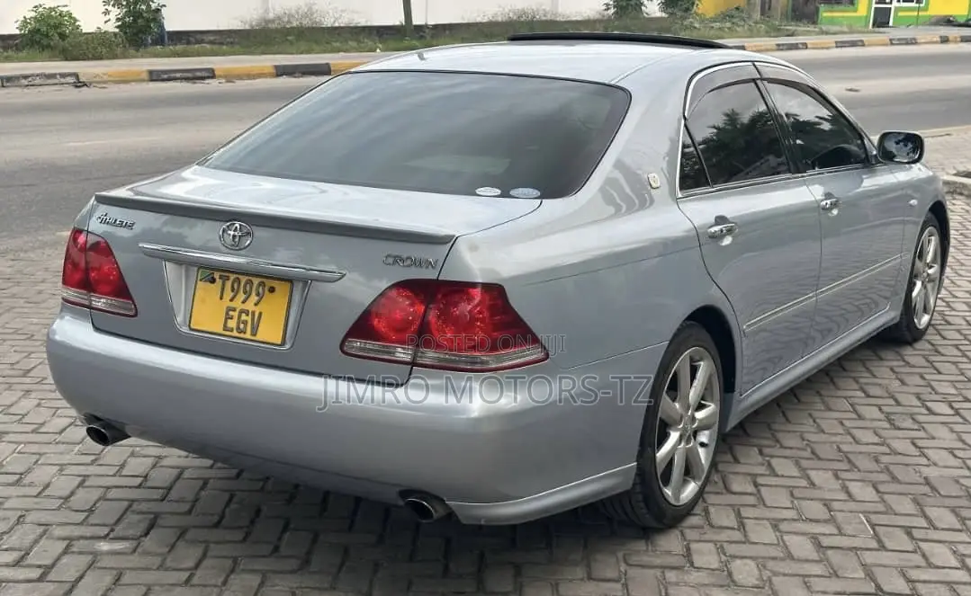 Toyota Crown Royale 2005 Blue