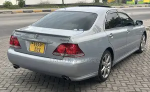 Toyota Crown Royale 2005 Blue