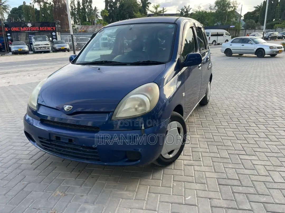 Toyota Fun Cargo 2002 Blue