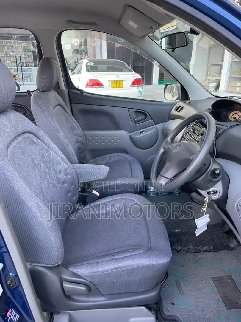 Toyota Fun Cargo 2002 Blue