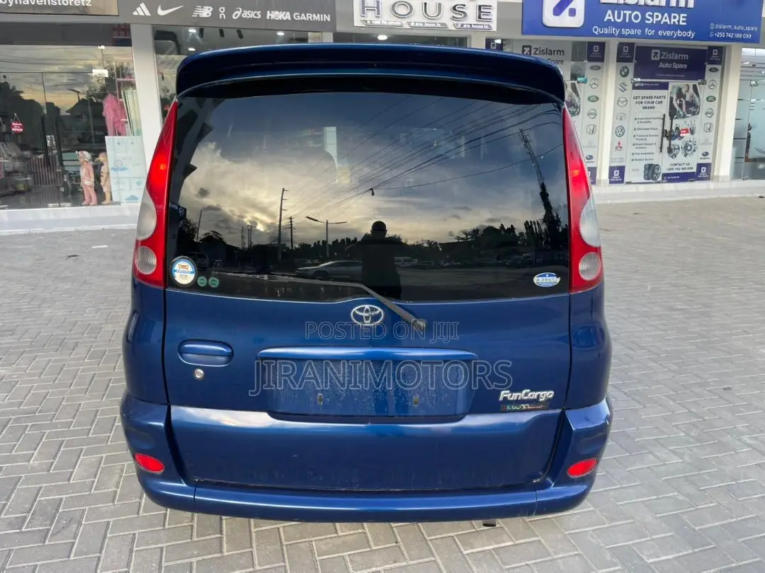 Toyota Fun Cargo 2002 Blue