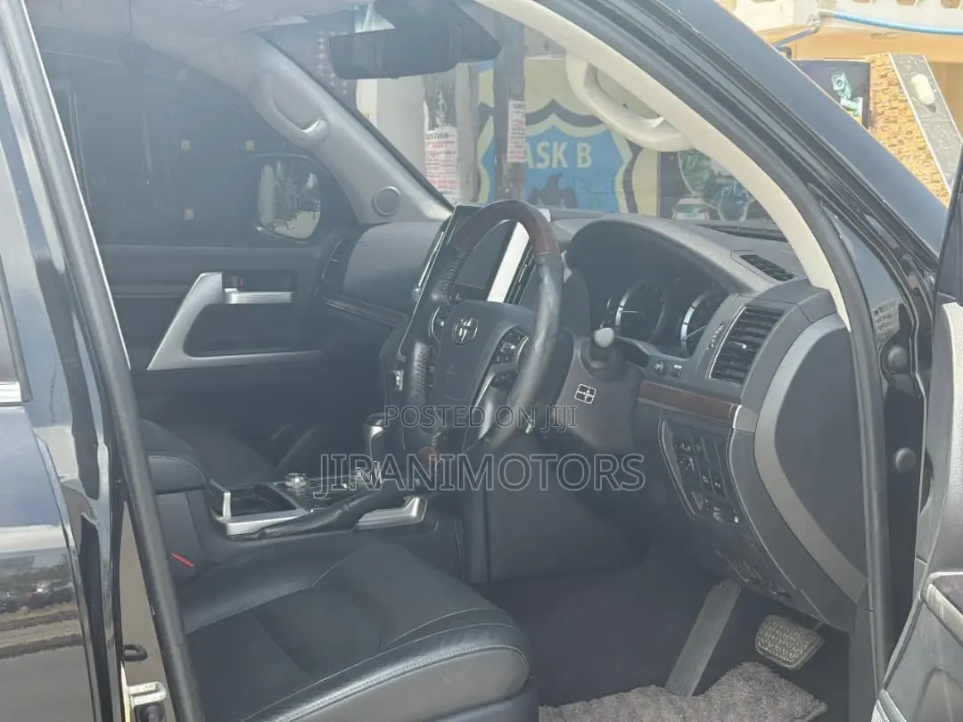 Toyota Land Cruiser 4.6 V8 ZX 2016 Black