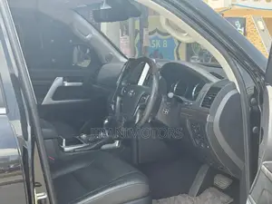 Toyota Land Cruiser 4.6 V8 ZX 2016 Black