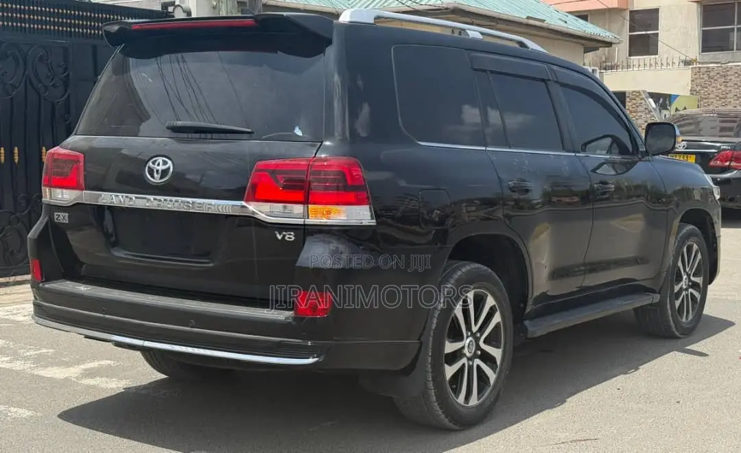 Toyota Land Cruiser 4.6 V8 ZX 2016 Black