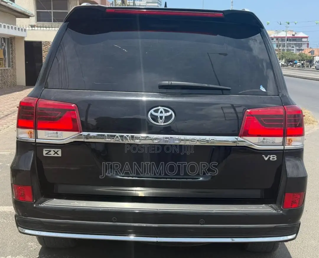 Toyota Land Cruiser 4.6 V8 ZX 2016 Black