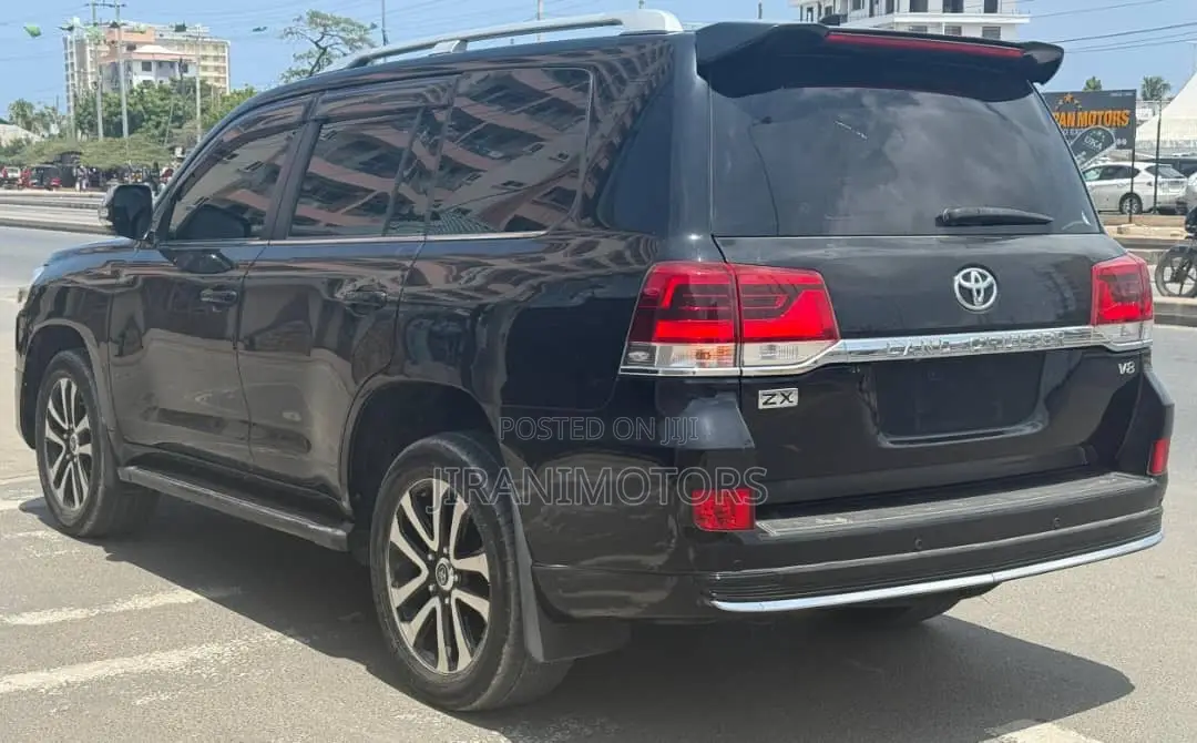 Toyota Land Cruiser 4.6 V8 ZX 2016 Black