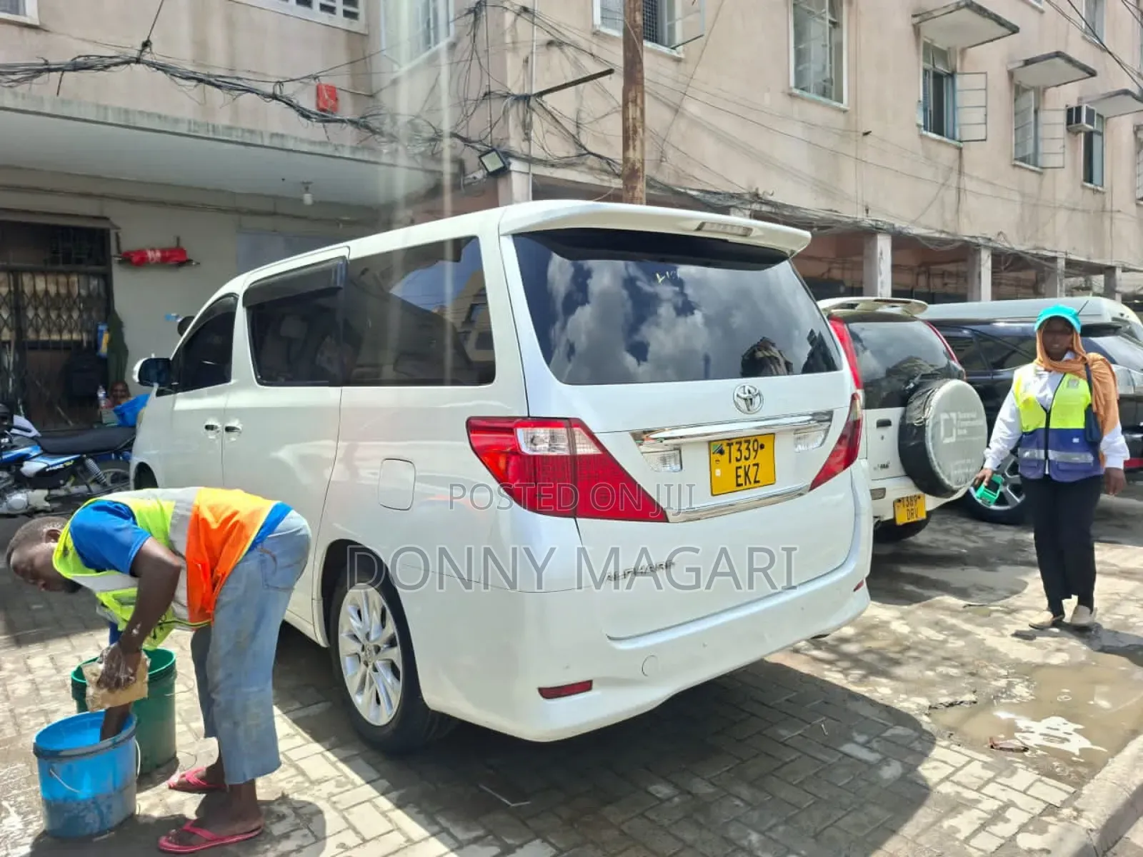 Toyota Alphard 2.4 Petrol AWD 2010 White