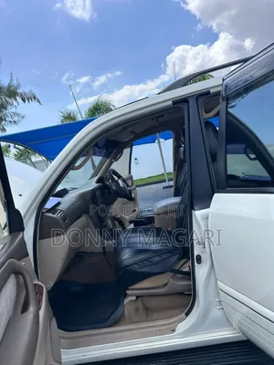Toyota Land Cruiser 2002 White