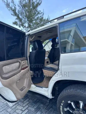 Toyota Land Cruiser 2002 White