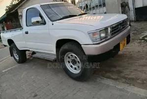 Toyota Hilux 2018 White