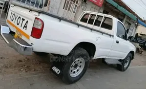 Toyota Hilux 2018 White