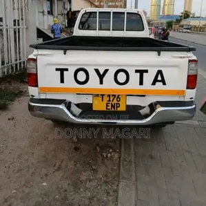 Toyota Hilux 2018 White