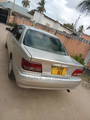 Toyota Carina 2000 Silver