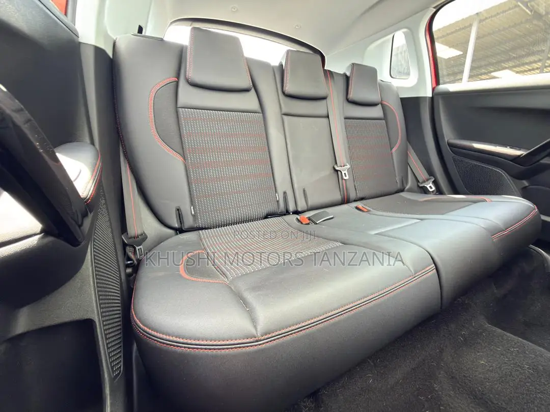 Peugeot 2008 2016 Red
