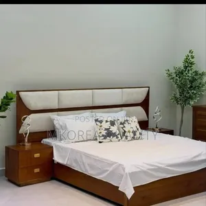 Kitanda Cha Kisasa Kabisa Rangi Ya Mbao Na Bed Sides Mbili