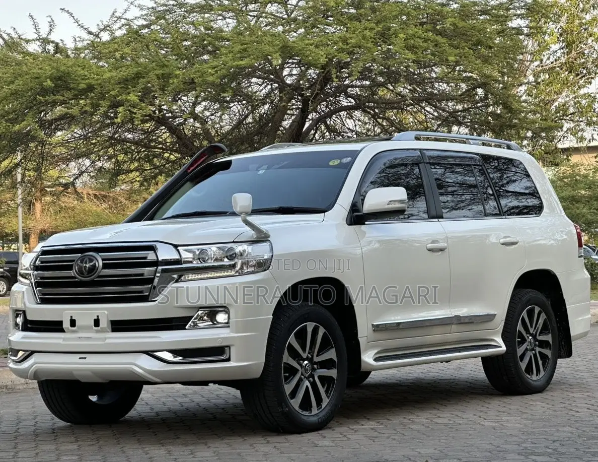 Toyota Land Cruiser 2017 White