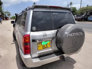 Nissan Patrol 4.5 2010 Silver