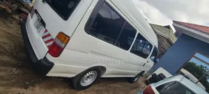Toyota HiAce 2006 White