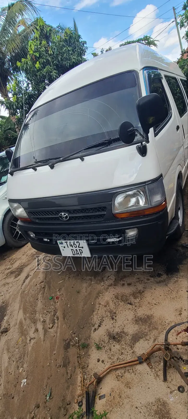 Toyota HiAce 2006 White