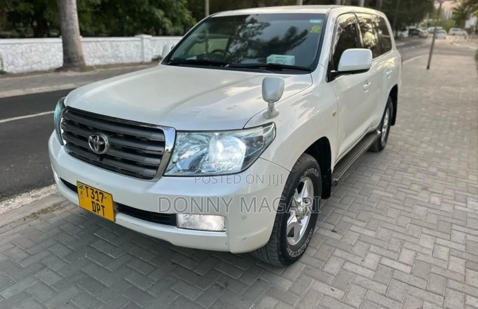 Toyota Land Cruiser 2010 White