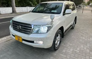 Toyota Land Cruiser 2010 White
