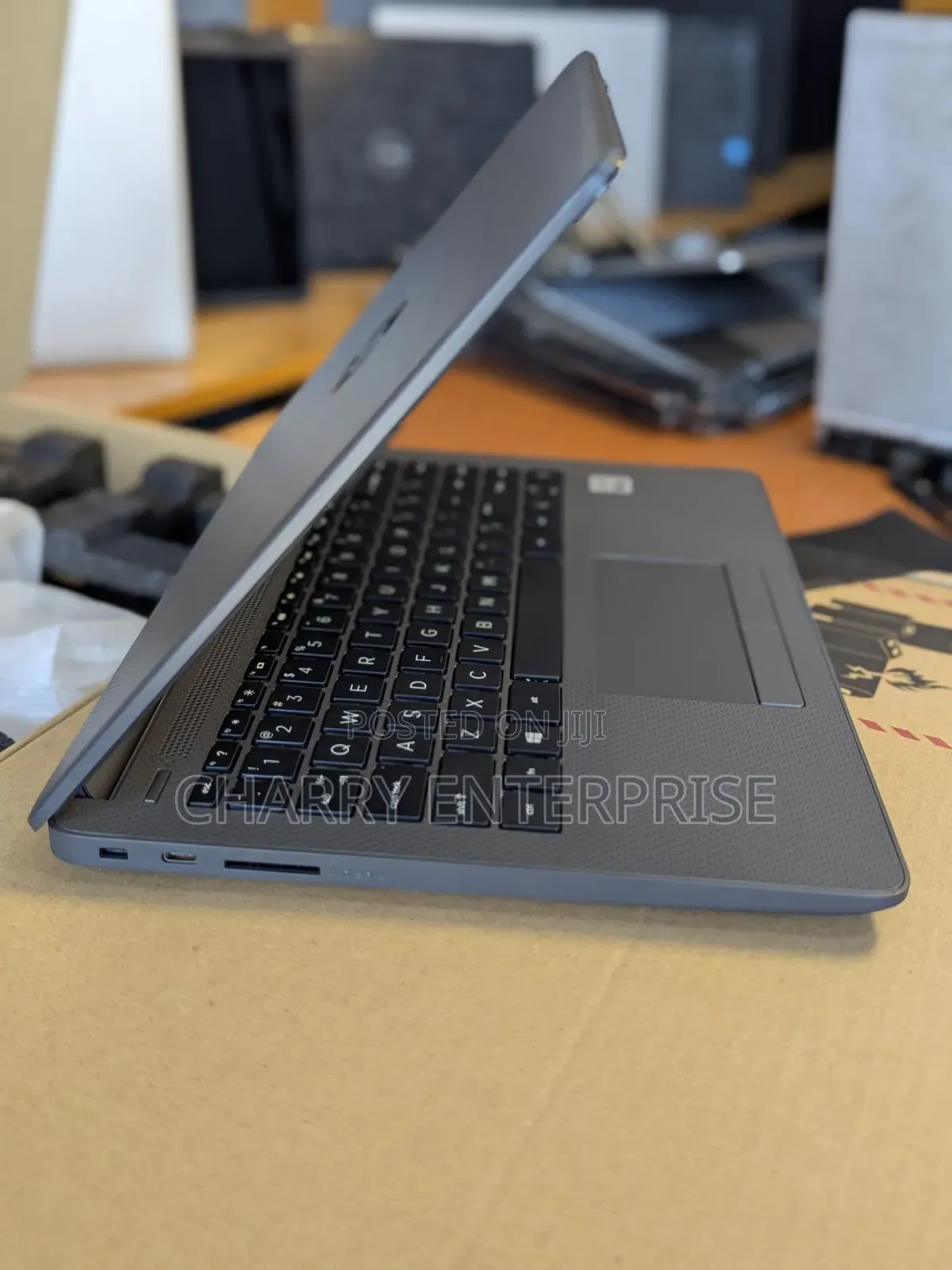 Laptop HP 240 G8 8GB Intel Core i5 SSD 256GB