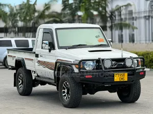 Toyota Land Cruiser 2012 Off white